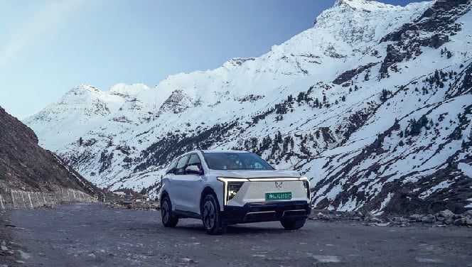 Frozen valley, Warm Cabin ; Sleeping in the Himalayas with the Mahindra XEV 9S