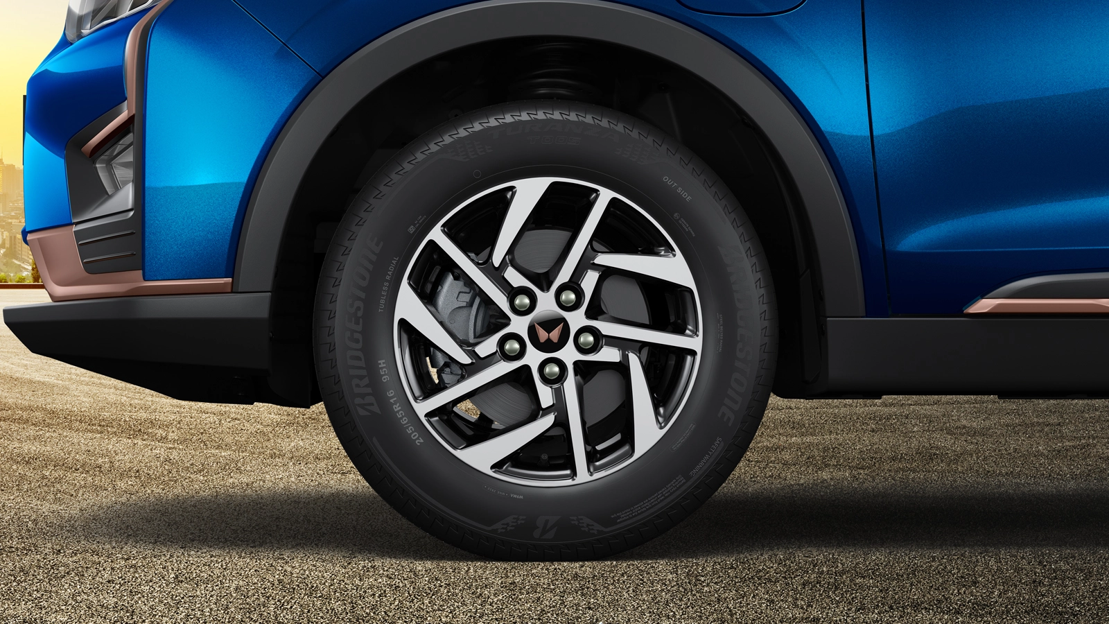 XUV400 Diamond Cut Alloy Wheels